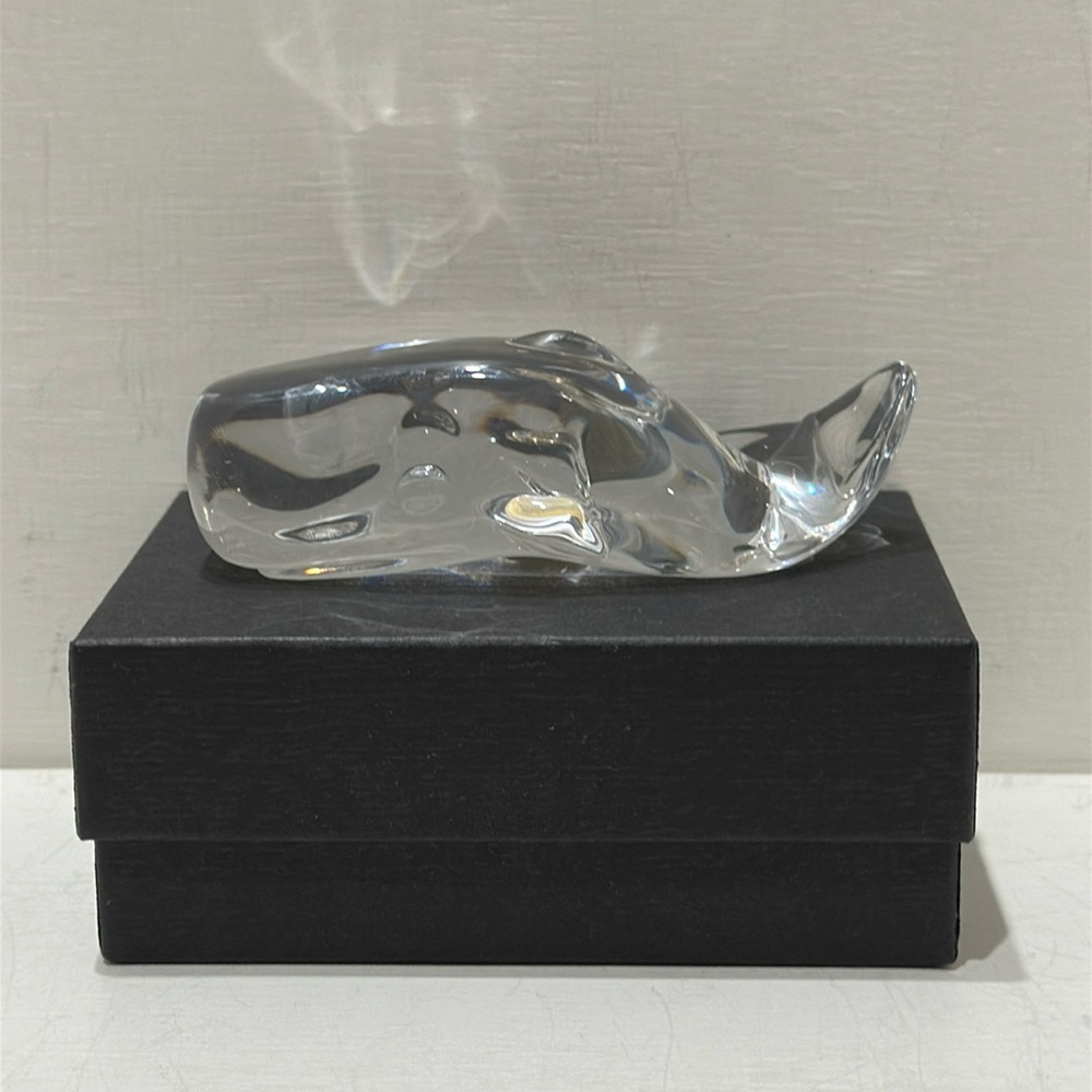 ATLANTIS CLEAR GLASS WHALE PAPERWEIGHT